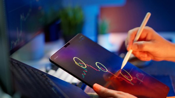 Comment utiliser les technologies de réalité augmentée pour améliorer les opérations de maintenance industrielle ?